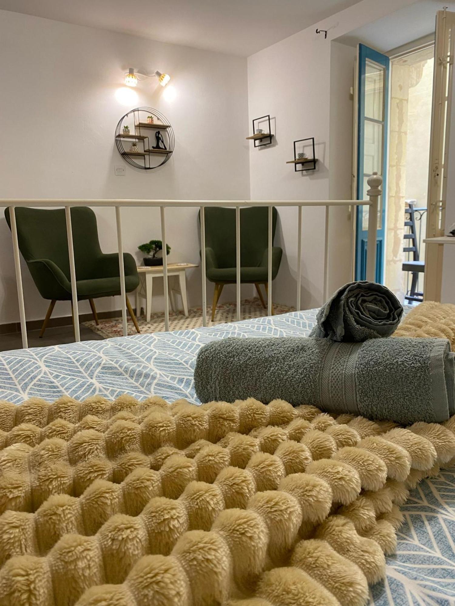 Doors Apartment *
